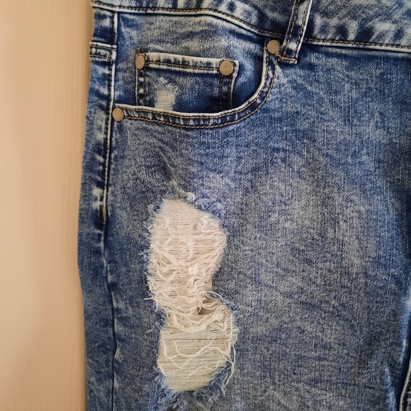 Love & Legend Acid Wash Distressed Jean Skirt - Picture 6 of 11